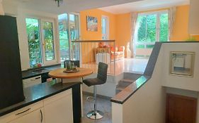 Exklusive Ferienwohnung mit Garten - Nähe Messe